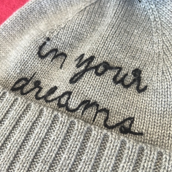 🖤 Kate Spade ‘In Your Dreams’ Pom Beanie RRP $68 🖤 - Picture 2 of 4
